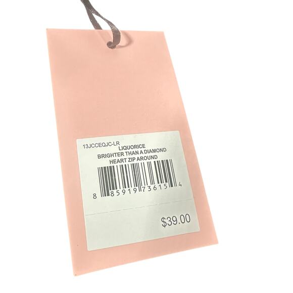 NWT Juicy Couture Women's Heart-Shaped Quilted Wristlet Wallet Silver Zip Around - Picture 4 of 5